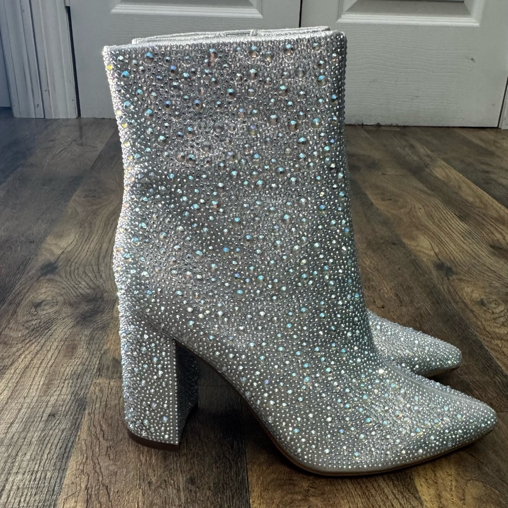 Silver Rhinestone Pointed Toe Ankle Boots Size 7 NIB | Lauren Lorraine - Picture 7 of 11